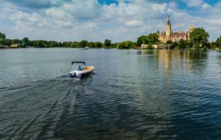 Urlaub in Schwerin mit dem Boot zum Schloss auf dem Schweriner See